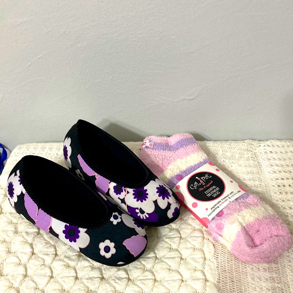 NWT Essential Treatment Socks and house Slippers